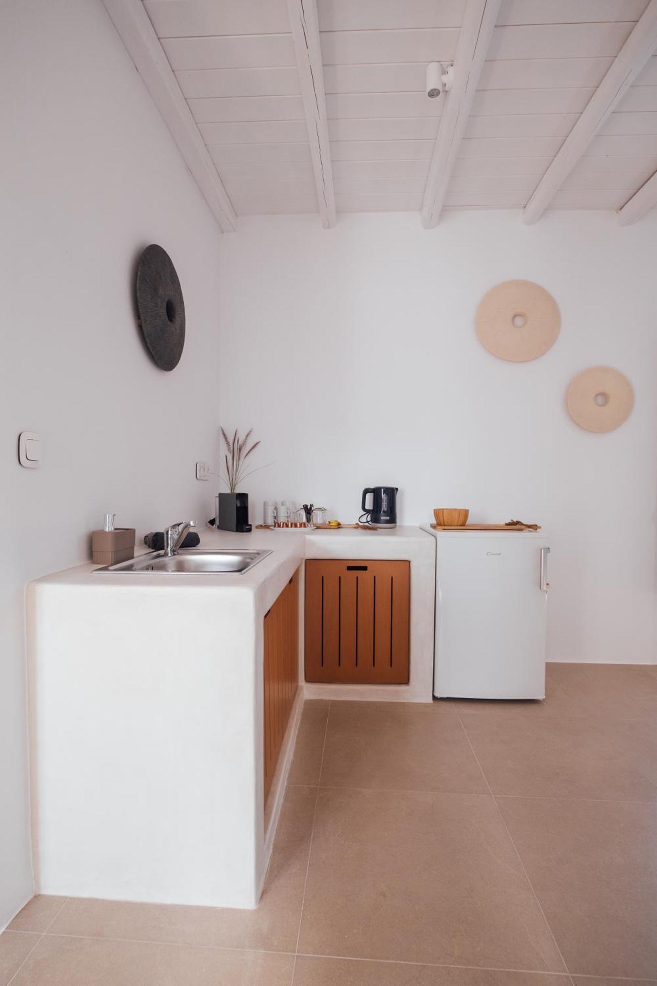 Xerolithos Natural Living Kato Sangrion